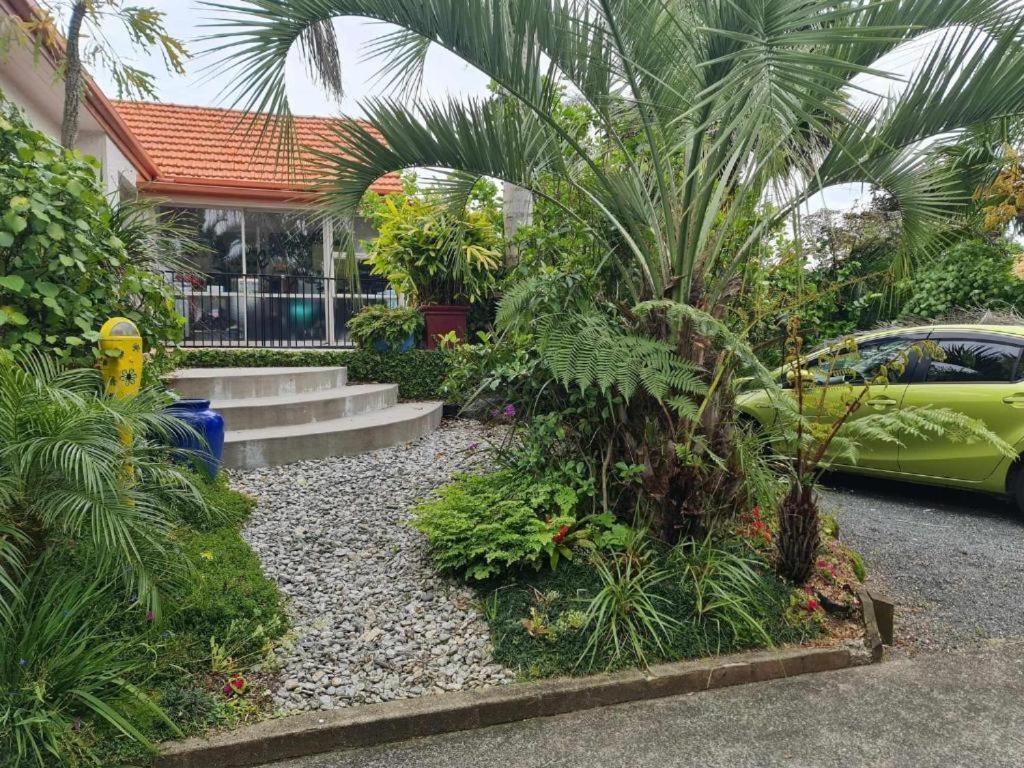 Kk Boarding Holiday House Hamilton Exterior photo